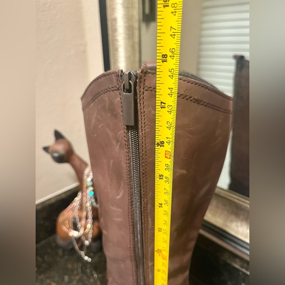 Reba Women’s size 7 1/2  tall zip up boots dark Brown with heel - Picture 13 of 15